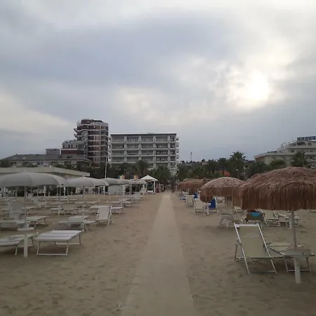 Apartment Fronte Mare-centrale-riviera Palace-giulianova-apartment-affitti Solo Da Sabato A Sabato Giulianova