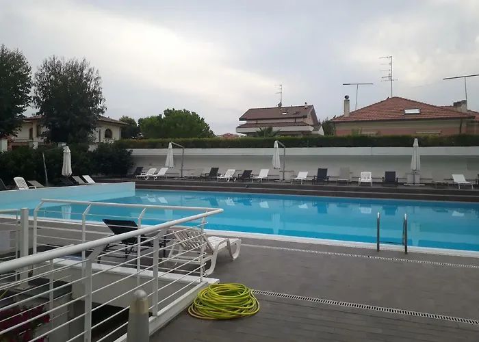 Fronte Mare-centrale-riviera Palace-giulianova-apartment-affitti Solo Da Sabato A Sabato Apartment