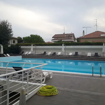 Fronte Mare-centrale-riviera Palace-giulianova-apartment-affitti Solo Da Sabato A Sabato Lägenhet