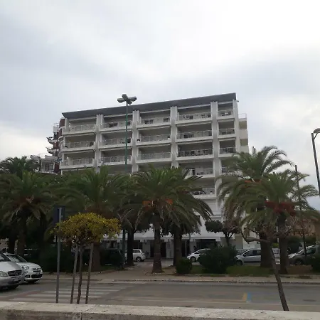 Riviera Palace Giulianova: Beachfront In Location Apartment *