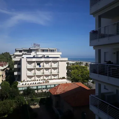 Fronte Mare-centrale-riviera Palace-giulianova-apartment-affitti Solo Da Sabato A Sabato Lägenhet