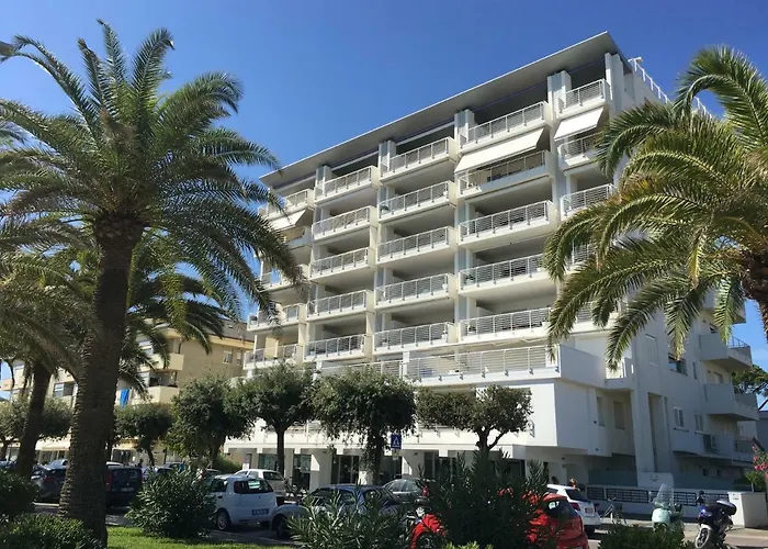 Apartment Riviera Palace Giulianova: Beachfront In Location