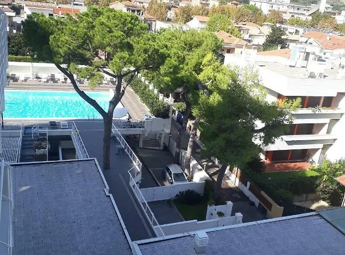 Riviera Palace Giulianova: Beachfront In Location Apartment *